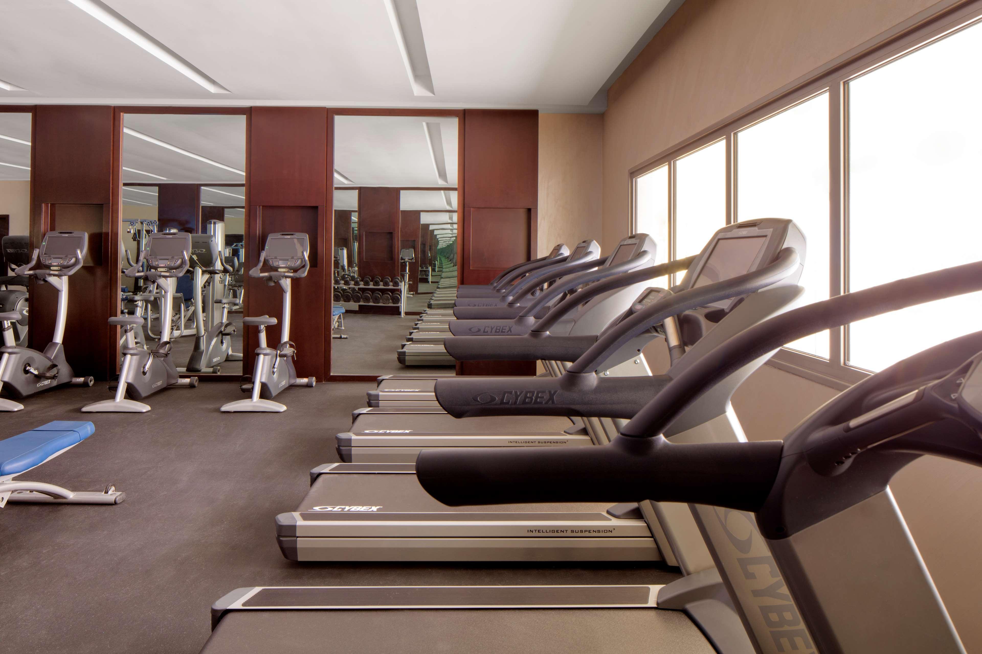 Radisson Blu Hotel & Resort, Sohar Exterior foto The gym at the hotel