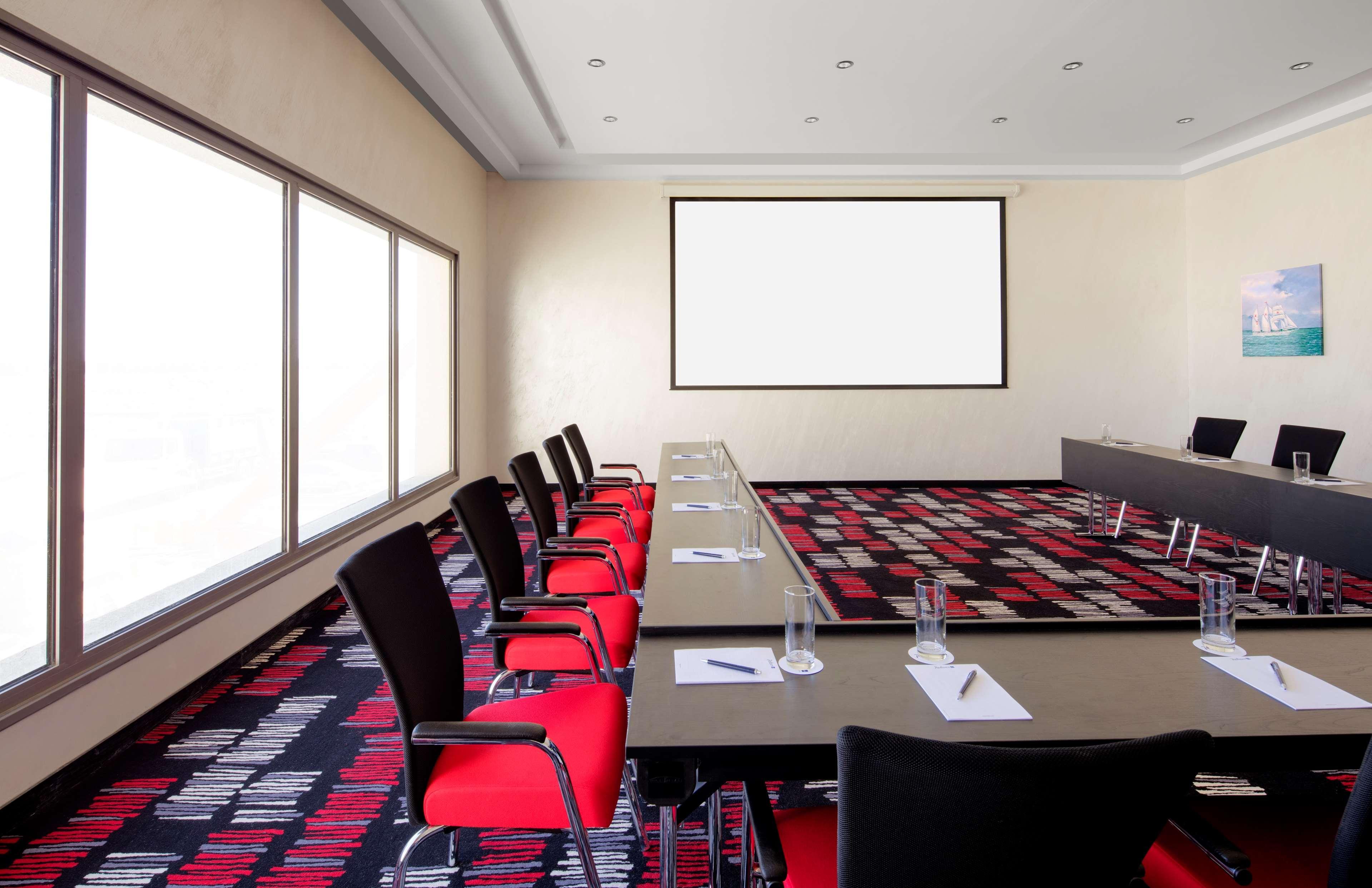 Radisson Blu Hotel & Resort, Sohar Exterior foto Meeting room