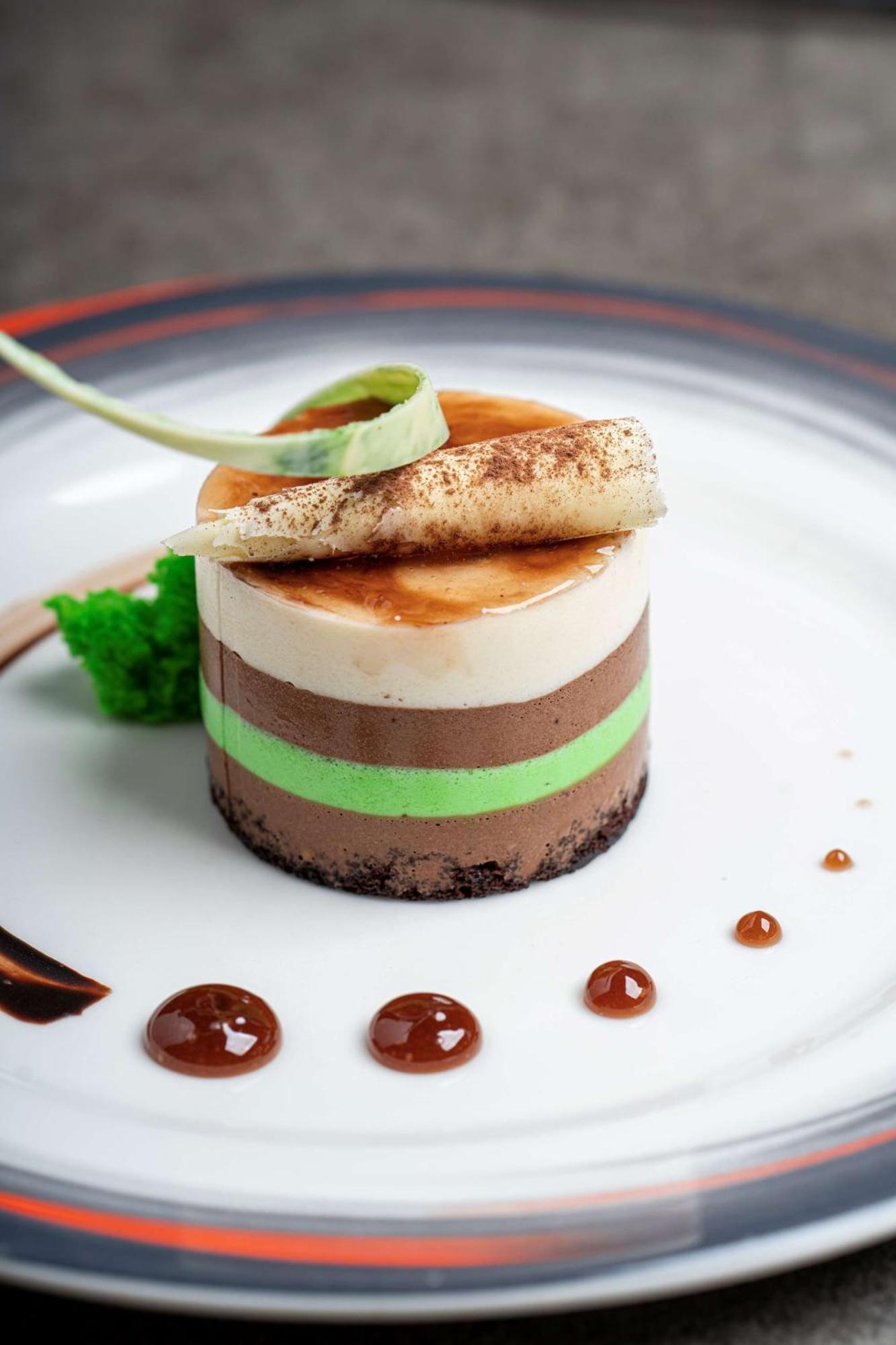 Radisson Blu Hotel & Resort, Sohar Exterior foto A layered dessert