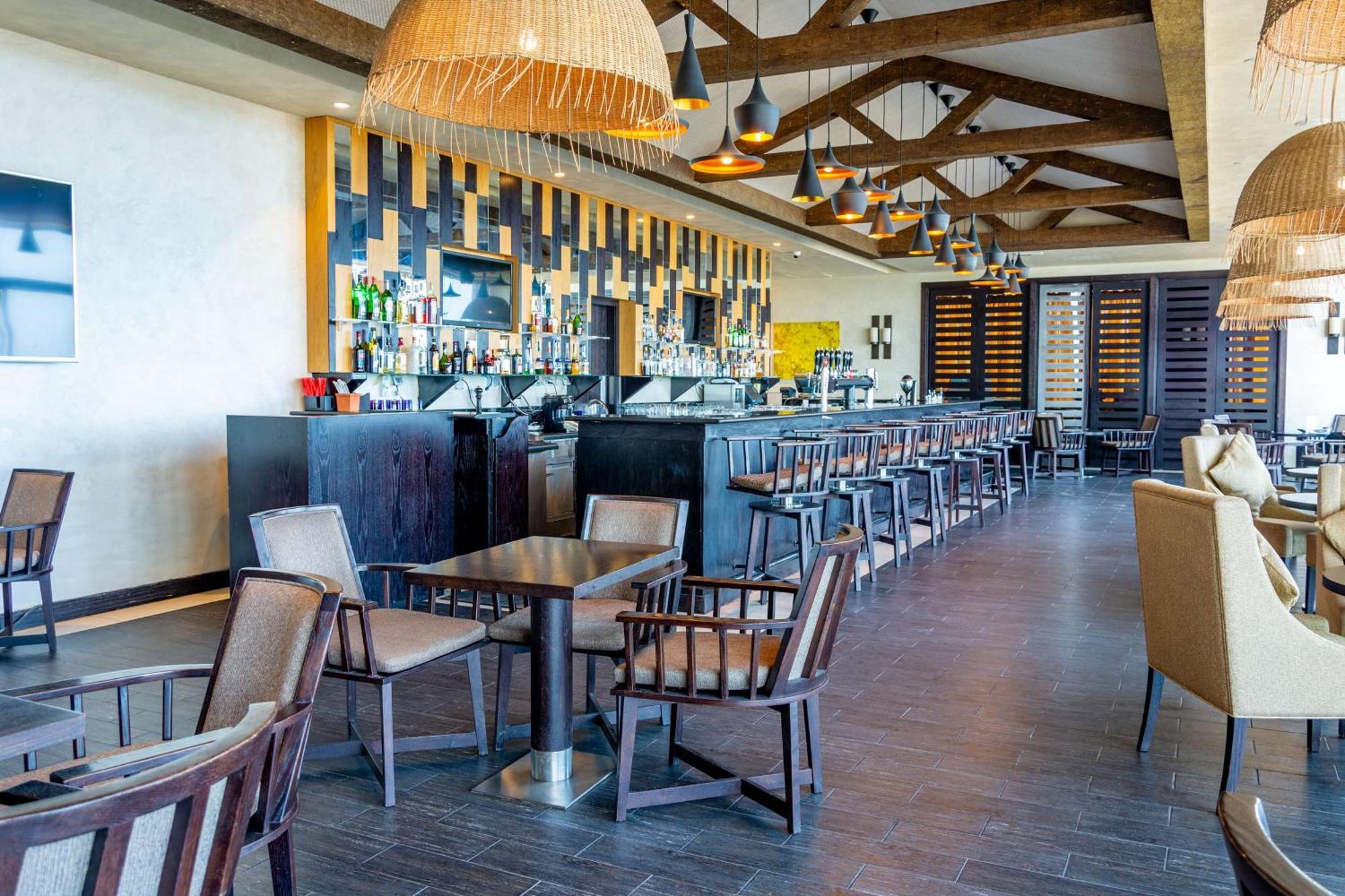 Radisson Blu Hotel & Resort, Sohar Exterior foto The bar at the lounge